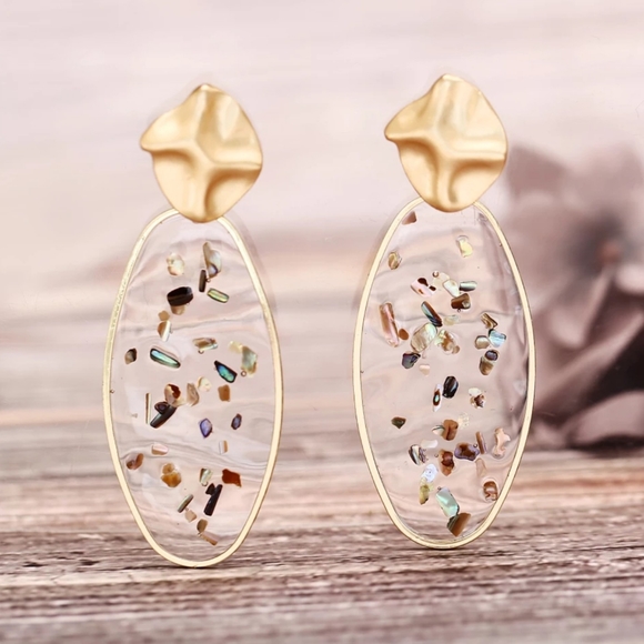 Oversized Resin Dangle Earrings - Picture 3 of 7